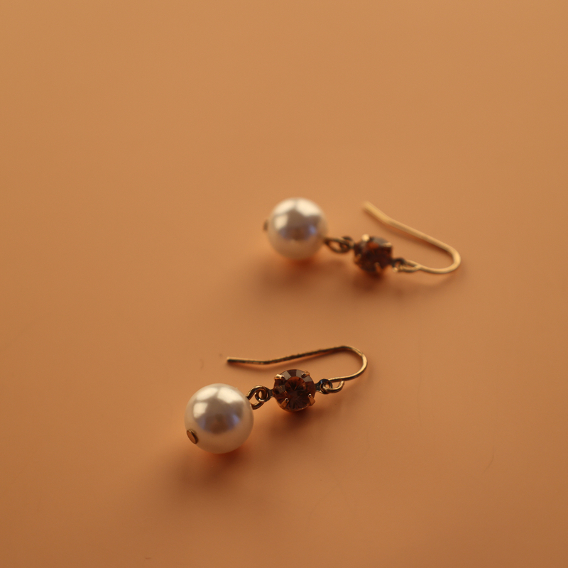 Pearl Diamond Earrings for Elegant Woman